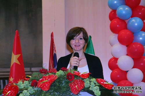 http://mmbiz.qpic.cn/mmbiz/jUJutK0YPJJm2TNxLyyFE6OHkXPRSblNUibEeFoqdLnEsRz4OXD28JTKxDgcyk6kicZ8w9EgWfkTKwgZvj02yz5A/0