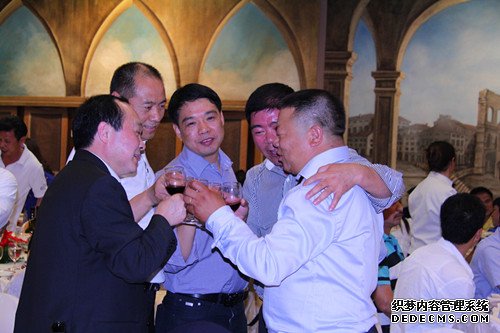 http://mmbiz.qpic.cn/mmbiz/jUJutK0YPJJm2TNxLyyFE6OHkXPRSblNSxia4h0pcYYaCqCNw1wIdMmoFYEgmNnRcjED5eGMX4ZQFO2icwhgp9Vg/0