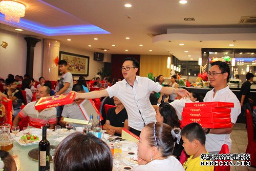 http://mmbiz.qpic.cn/mmbiz/jUJutK0YPJJm2TNxLyyFE6OHkXPRSblN6icNkEicibobDk5hRib1ZrD6pAKBxvDdPMX98ZCoR2pBtErqCVicaAC1YBQ/0