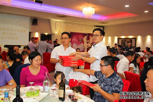 http://mmbiz.qpic.cn/mmbiz/jUJutK0YPJJm2TNxLyyFE6OHkXPRSblNibtmDUMo7UkEcsUTXTt7EoqyGZDIBXicwFkhvt8QOeeQwrruyj5xSYXw/0